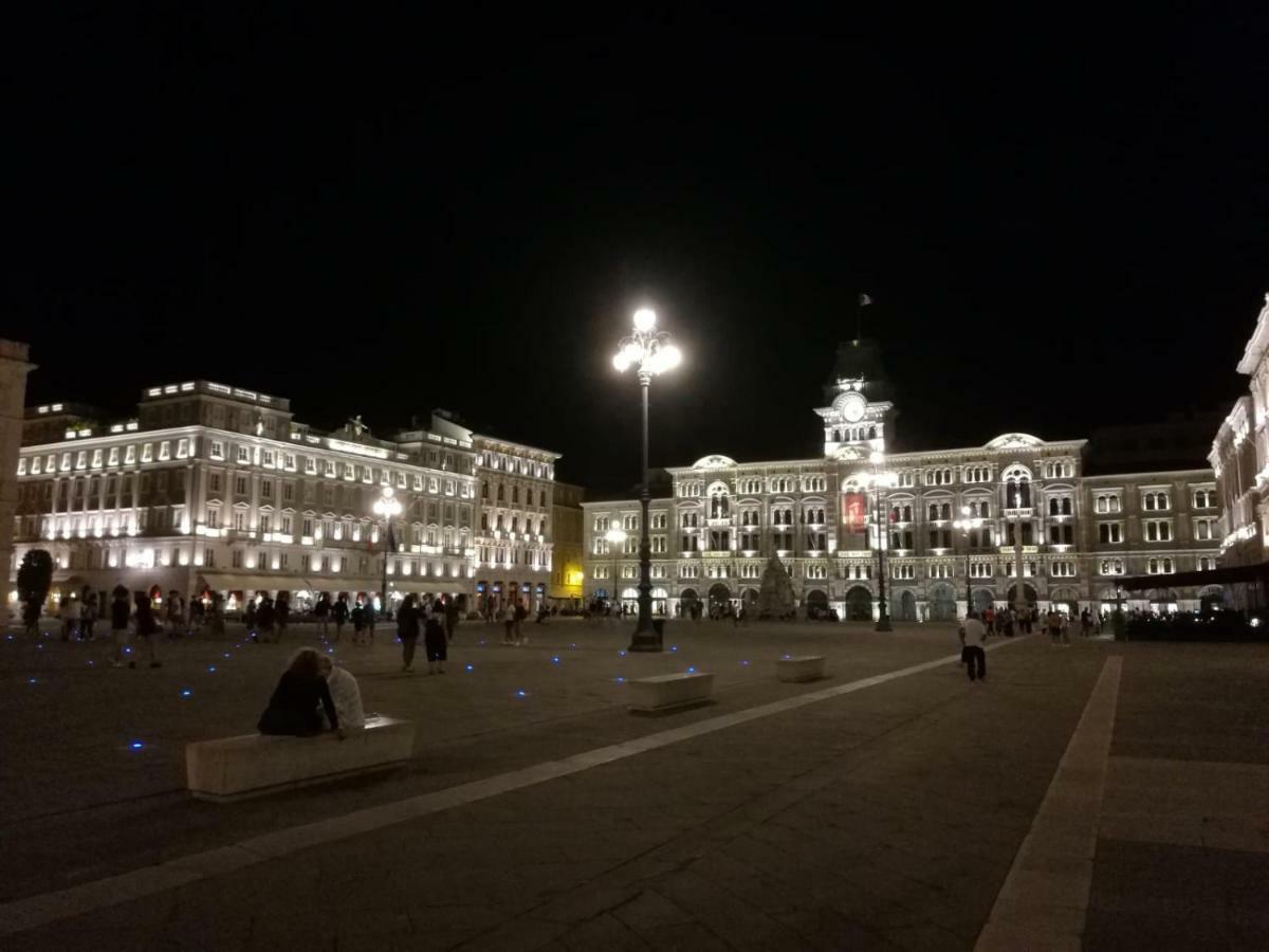 Casa Vacanze Penelope In Centro Storico Trieste Exterior photo
